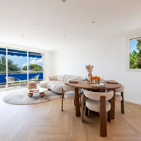2-br Sea-view East Cannes