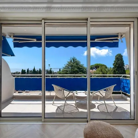 2-br Sea-view East Cannes