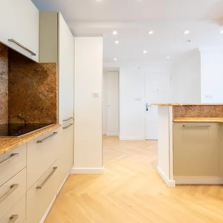 2-br Sea-view East