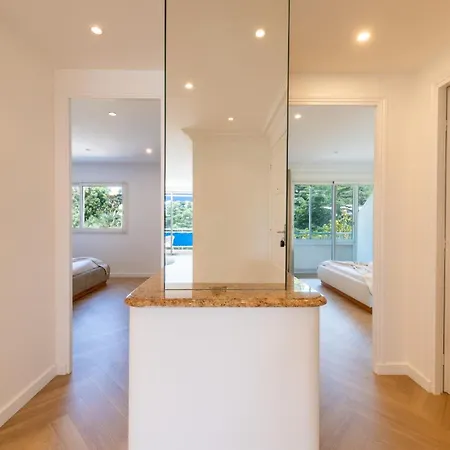 2-br Sea-view East * Cannes