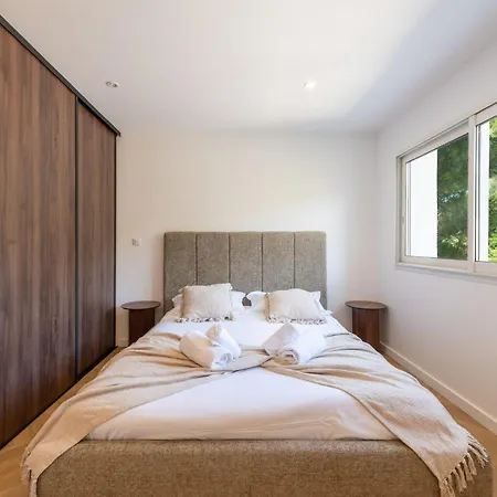 2-br Sea-view East