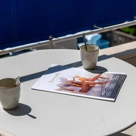 2-br Sea-view East * Cannes