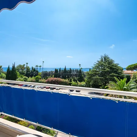 2-br Sea-view East Apartman Cannes