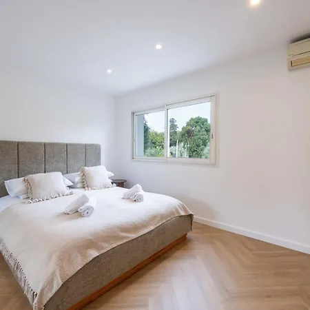 2-br Sea-view East