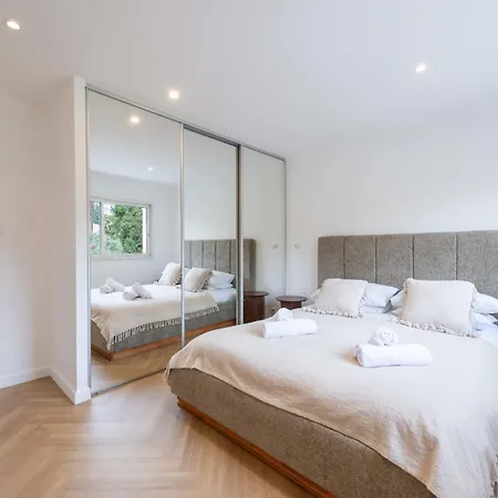 2-br Sea-view East