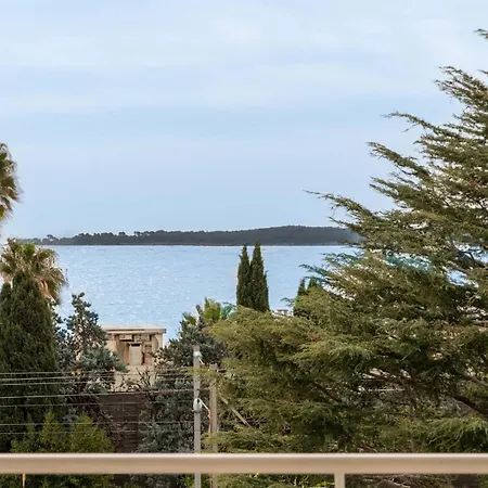 2-br Sea-view East