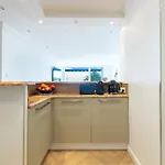 아파트 2-br Sea-view East *